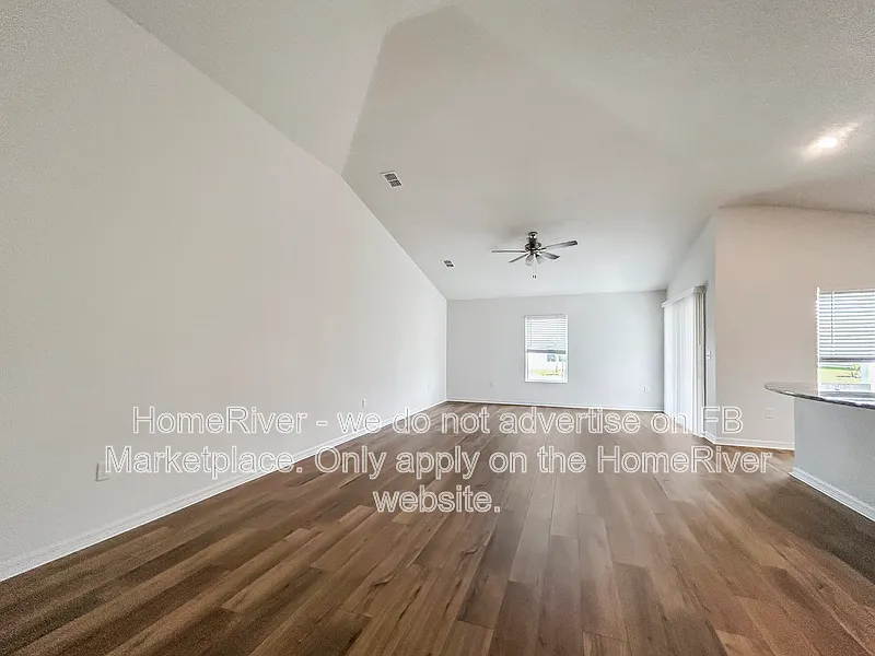 5 bed, 3.0 bath, 1981 sqft, $2,545 — Photo 3