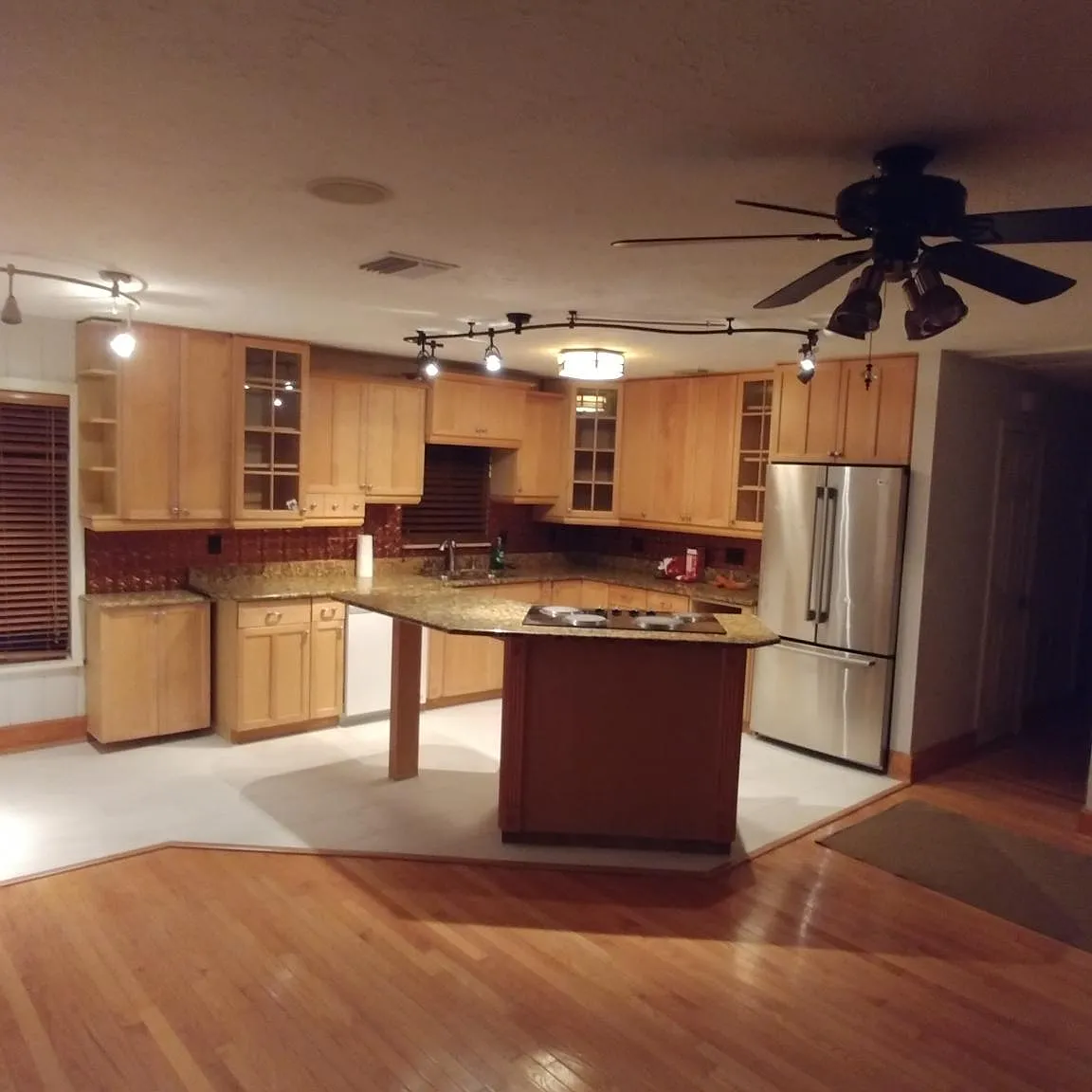 3 bed, 1370 sqft, $2,200 — Photo 1