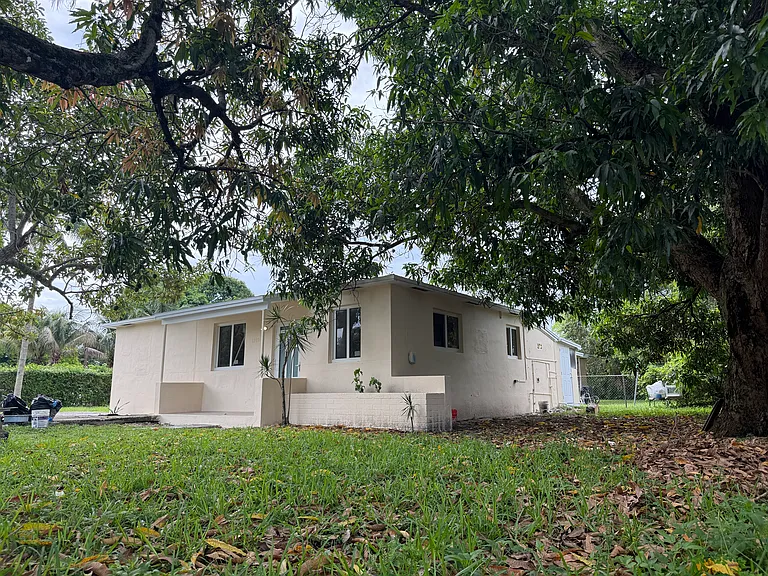 1740 NW 126th St — Photo 1