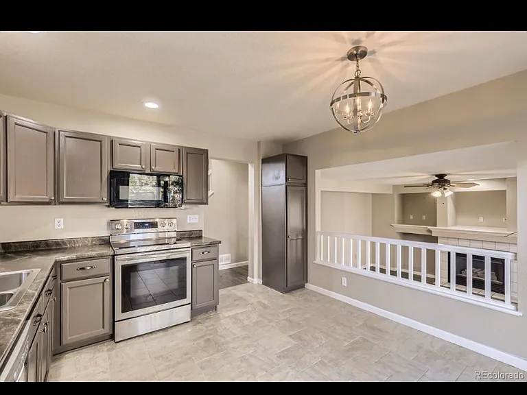 18875 E Saratoga Cir — Photo 4