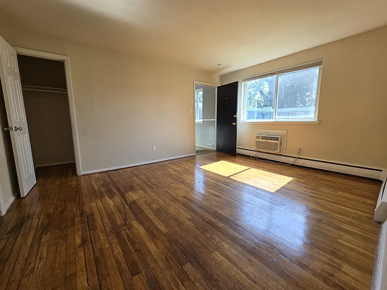 3212 Ellwood Ave #D — Photo 6