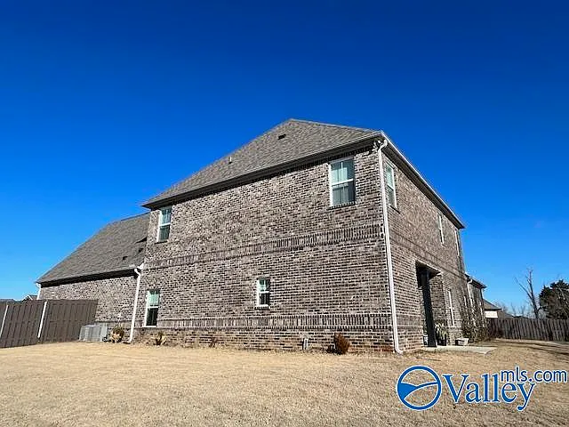 5 bed, 4.5 bath, 3536 sqft, $3,300 — Photo 4