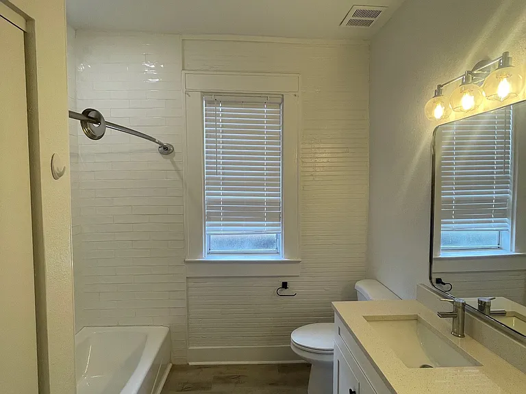 2511 W Beach St — Photo 15