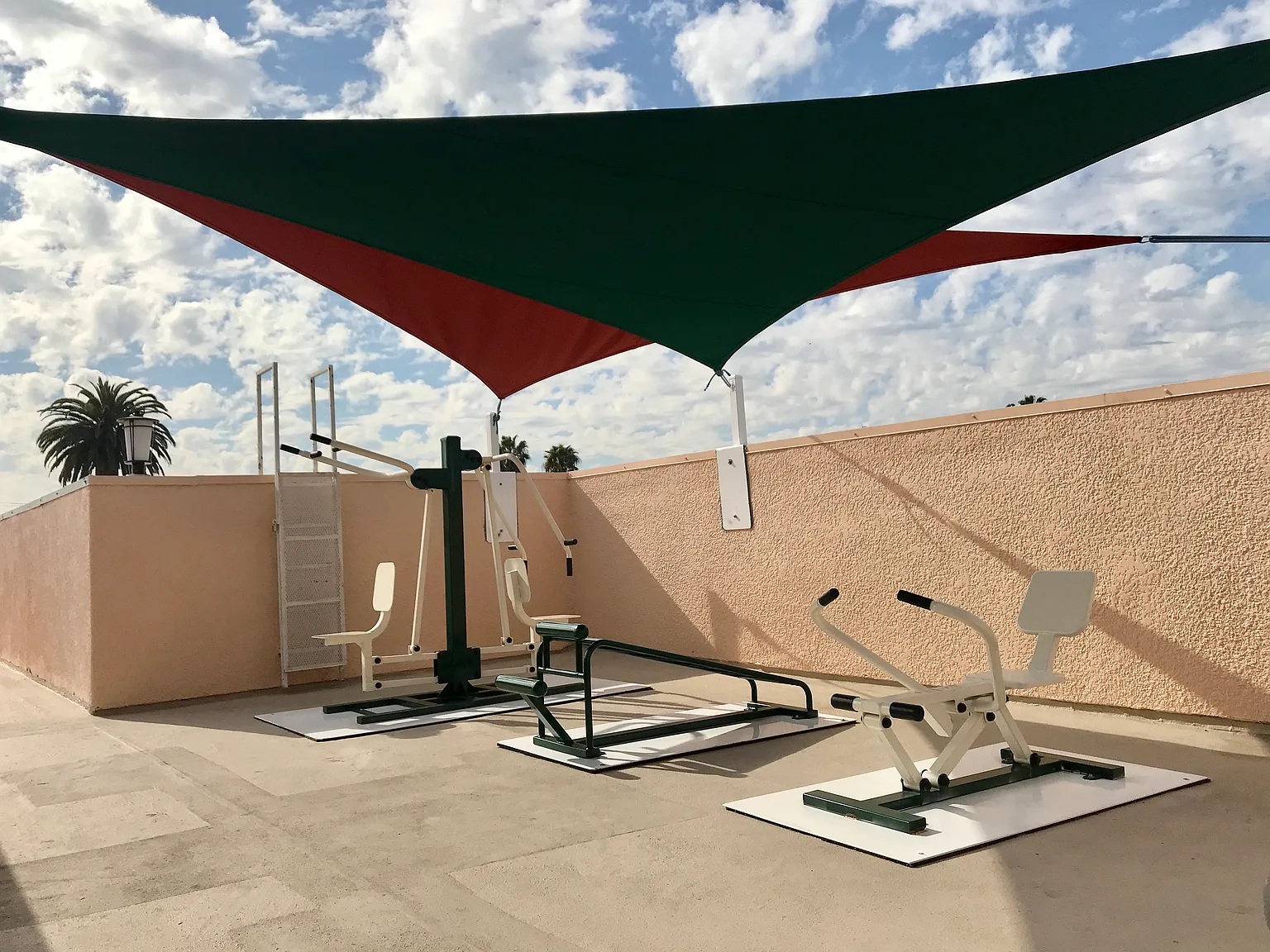 Studio Palms Apartments — Photo 2