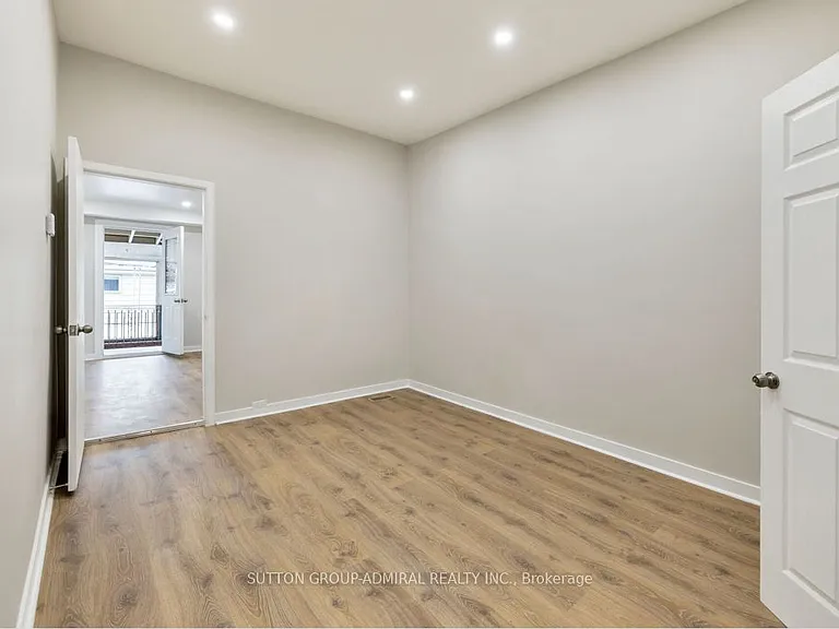81 Palmerston Ave #MAIN — Photo 7