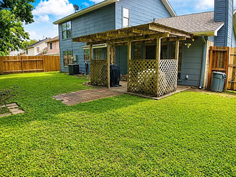 20434 Blue Juniper Dr — Photo 30