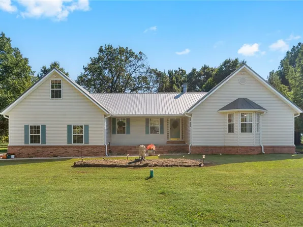 17047 Stage Coach Rd, Gravette, AR 72736