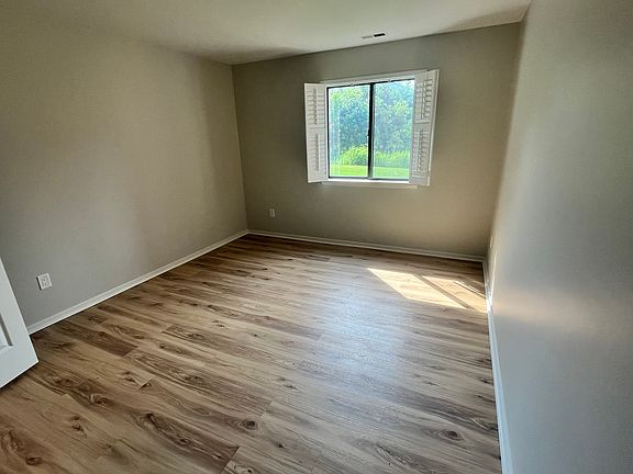 5th image of 16490 Clarkson Dr
