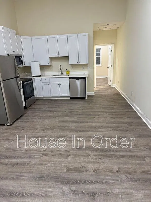 1 bed, 1.0 bath, 694 sqft, $995 — Photo 2