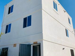 900 W 76th St #2, Los Angeles, CA 90044