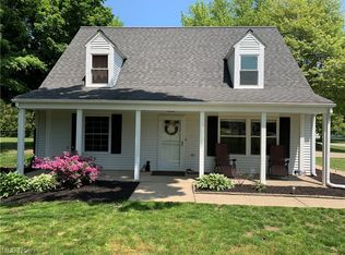 1863 Greenbrier Dr, Ashtabula, OH 44004