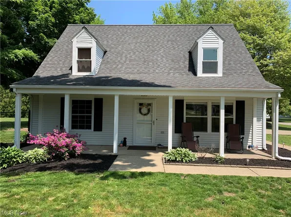 1863 Greenbrier Dr, Ashtabula, OH 44004