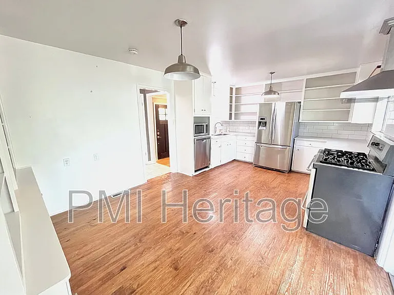 1139 N Sunset Dr — Photo 8