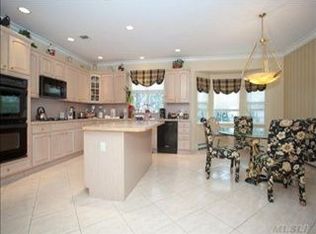 38 Currier Ave, Melville, NY 11747