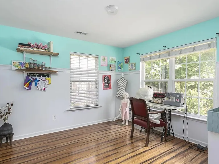 125 Coldsprings Dr — Photo 8