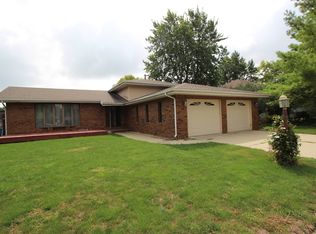 1704 Lyndhurst Dr, Savoy, IL 61874