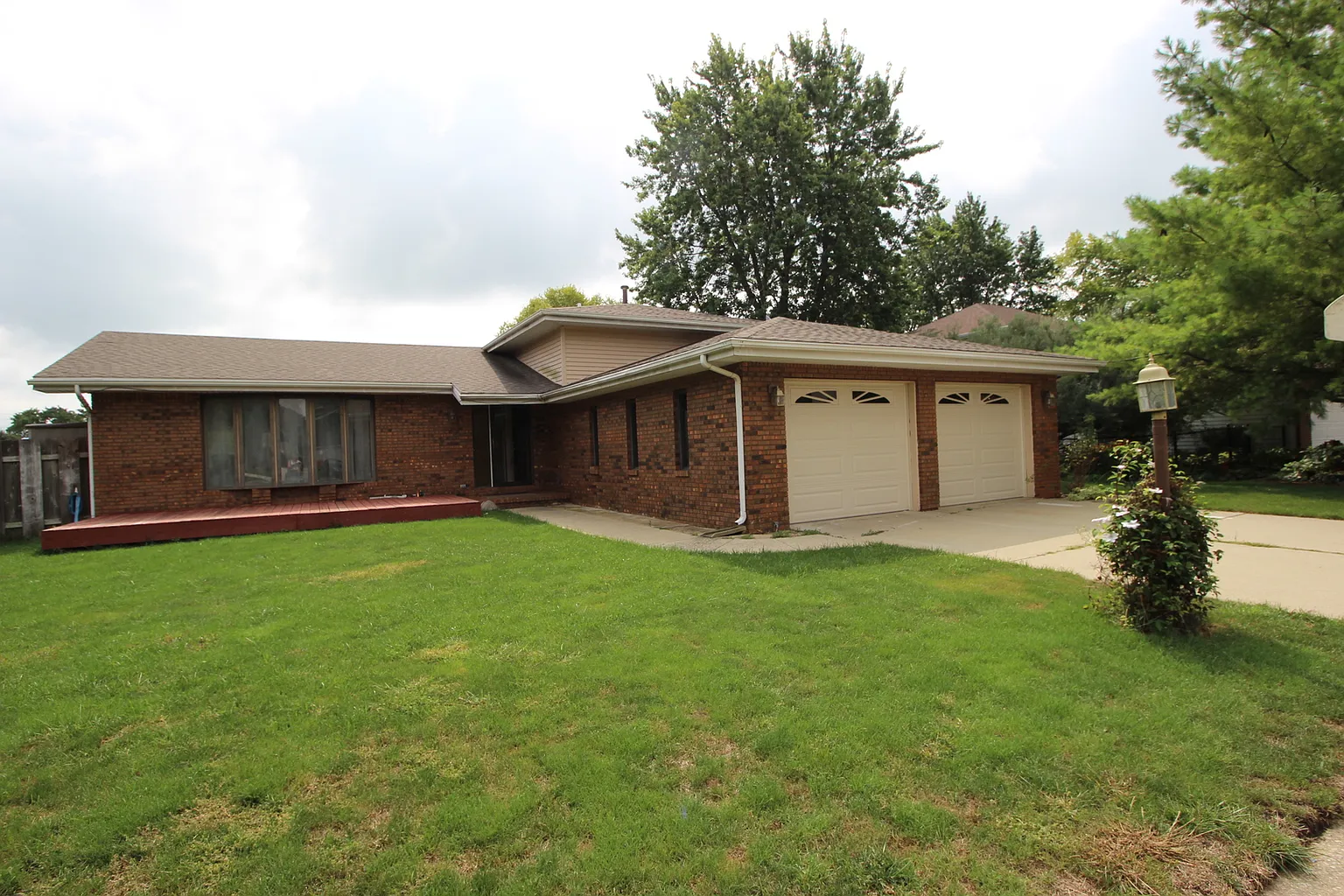 1704 Lyndhurst Dr photo 1