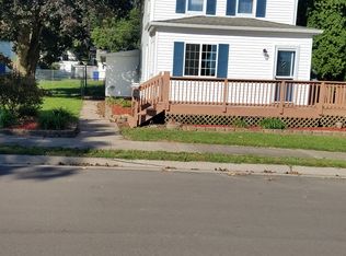 2212 N 8th St, Clinton, IA 52732