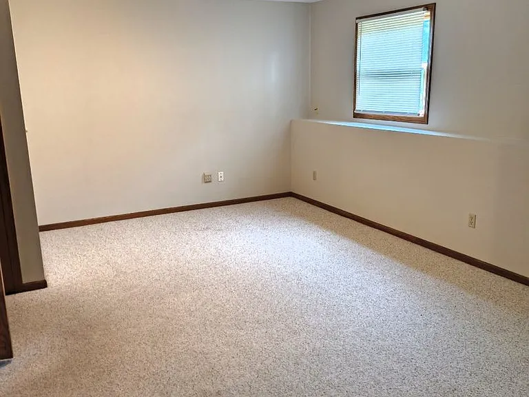 1250 Silverwood Ct — Photo 4