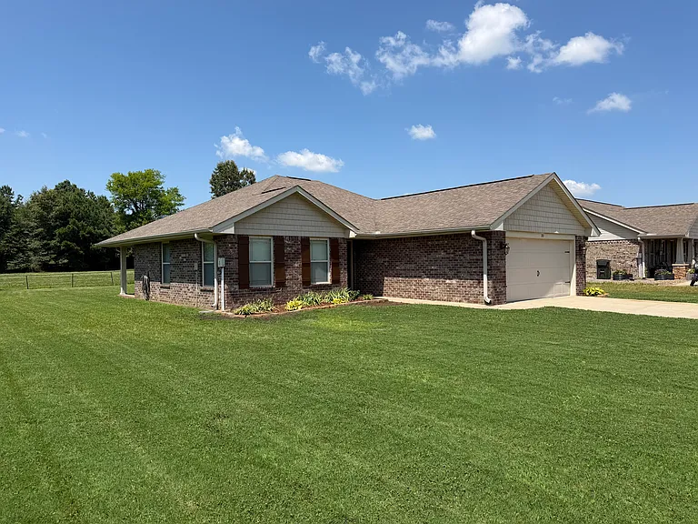 205 Waxmyrtle Dr — Photo 2