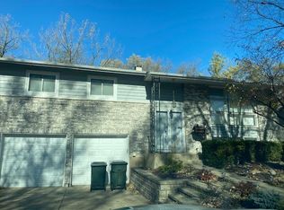 902 E Morris Dr, Palatine, IL 60074