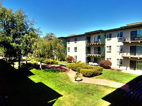 4th image of 845 N Humboldt St APT 305