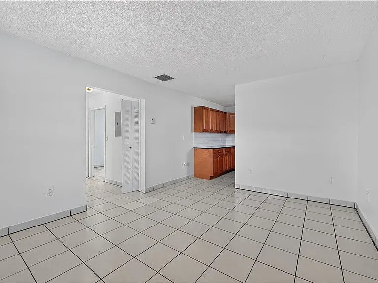 1880 SW 4th St #3 — Photo 7