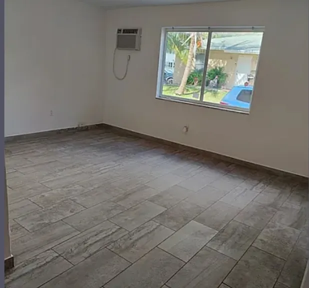 7839 N Bayshore Dr #6 — Photo 2