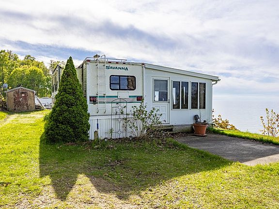 2nd image of 7945 Lake Rd #81