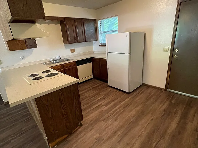 1123 S Blakeley St — Photo 7