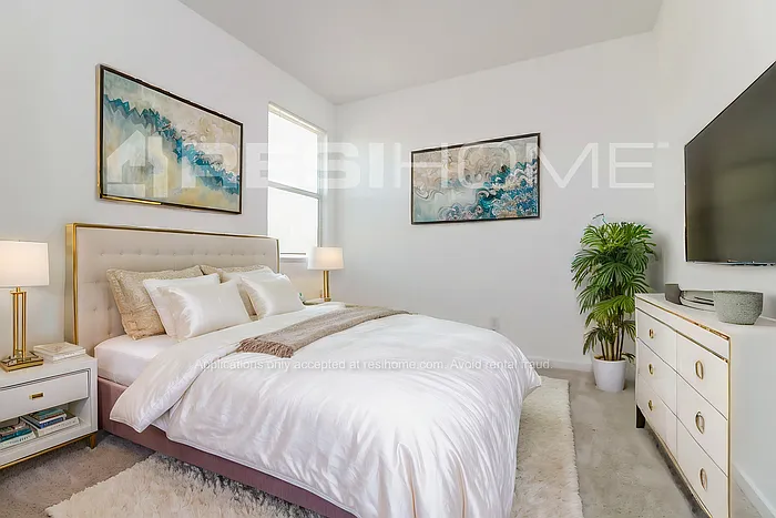 18030 W Pierson St — Photo 8