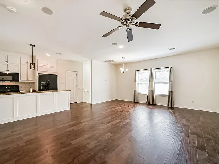 5305 Avenue J — Photo 7