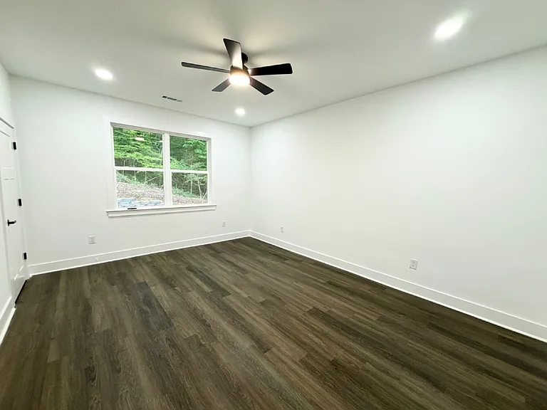 306 Hickory Trl — Photo 9