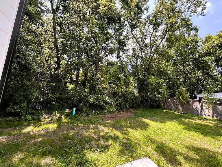 1516 Jones Ave — Photo 6