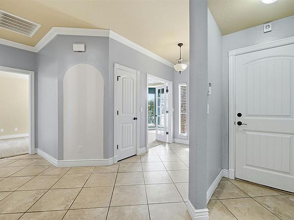 5th image of 805 Candace Ln