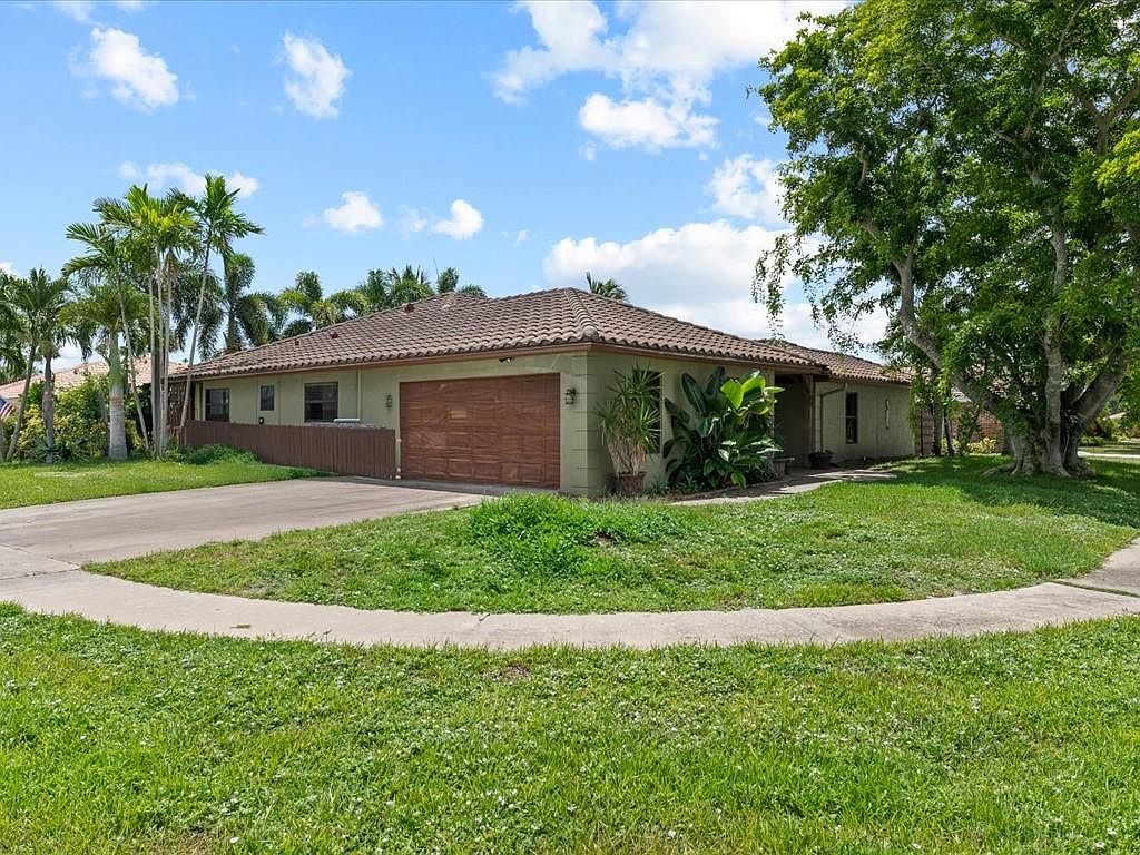 22100 Serenata Circle W