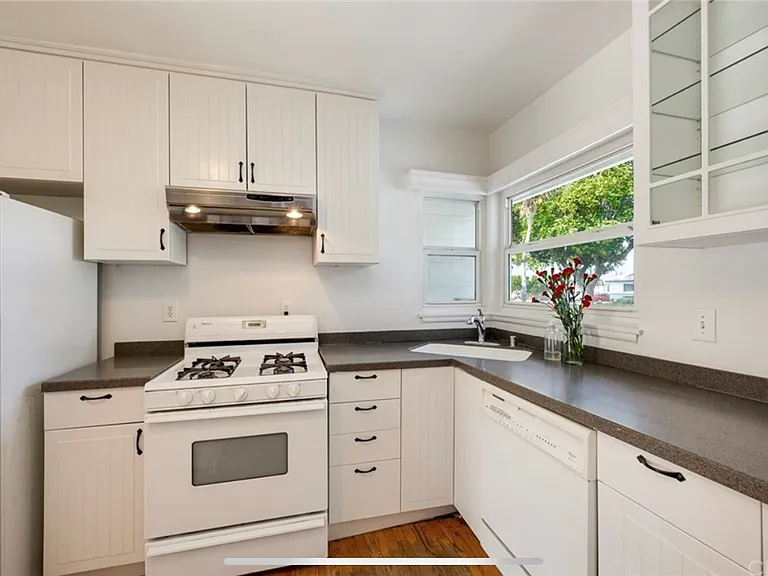 1600 W Hill Ave #A — Photo 11