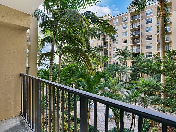 4th image of 1801 N Flagler Dr APT 327