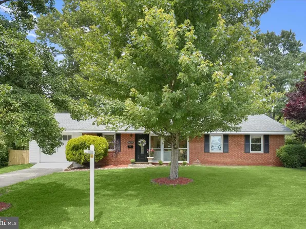 7422 Axton St, Springfield, VA 22151