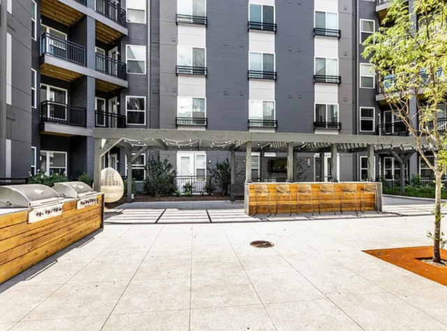 Grid Courtyard with Grills