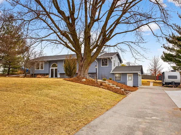 6833 Coburn Ln, Johnston, IA 50131