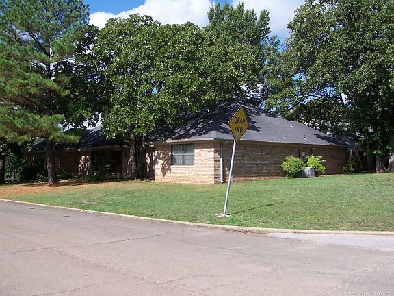 2nd image of 150 Lakeview Dr