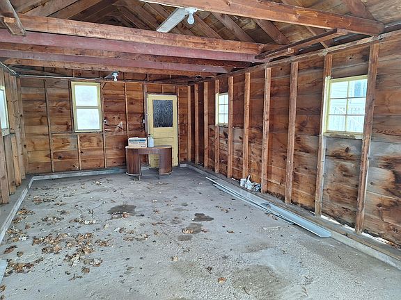 4th image of 1160 E Pine Hill Ave
