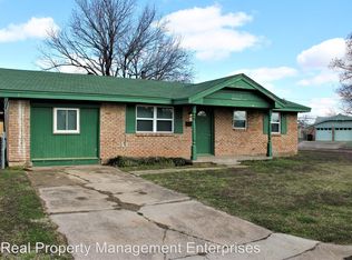 901 SW 3rd St, Moore, OK 73160