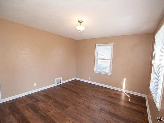 2nd image of 10 Belwood Rd