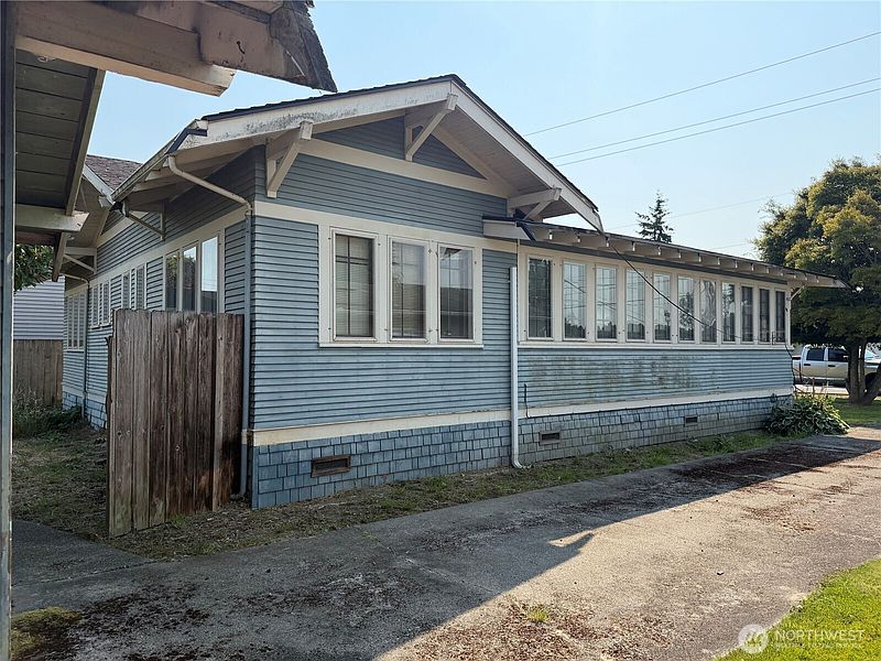 3rd image of 1814 Douglas Street
