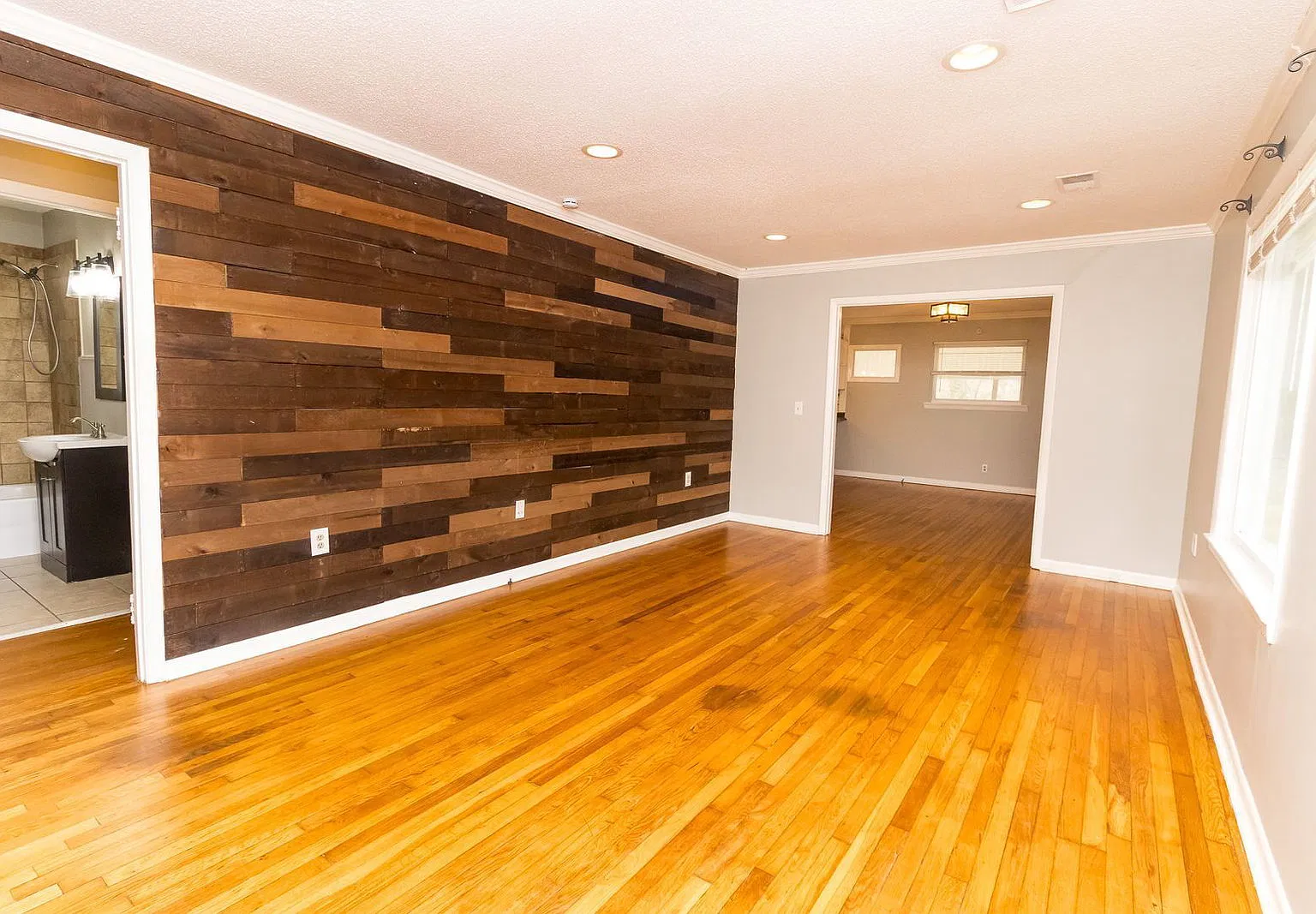 3 bed, 2.0 bath, 1248 sqft, $1,750 — Photo 3