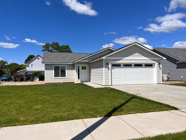 1410 N Mattson Dr — Photo 1