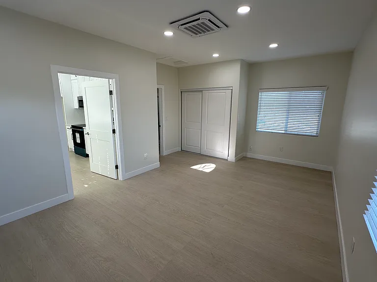 3424A Palo Verde Ave — Photo 7
