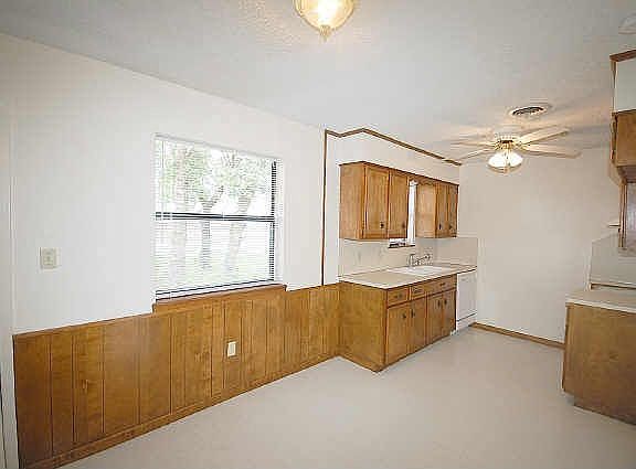 4th image of 1610 Hunters Glen Ln